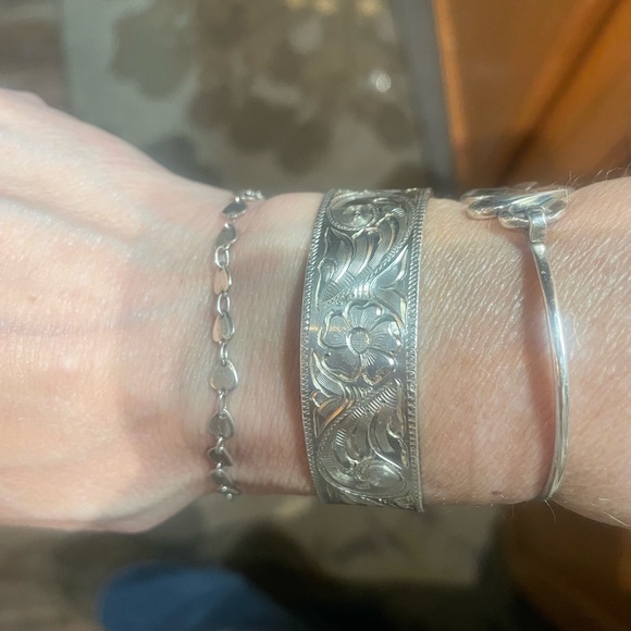 Hand engraved sterling silver cuff - Picture 8 of 8